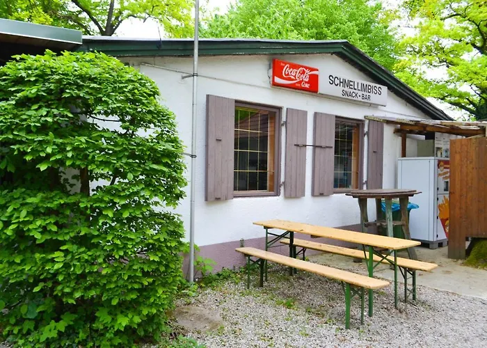 啤酒节全包营地酒店 2*